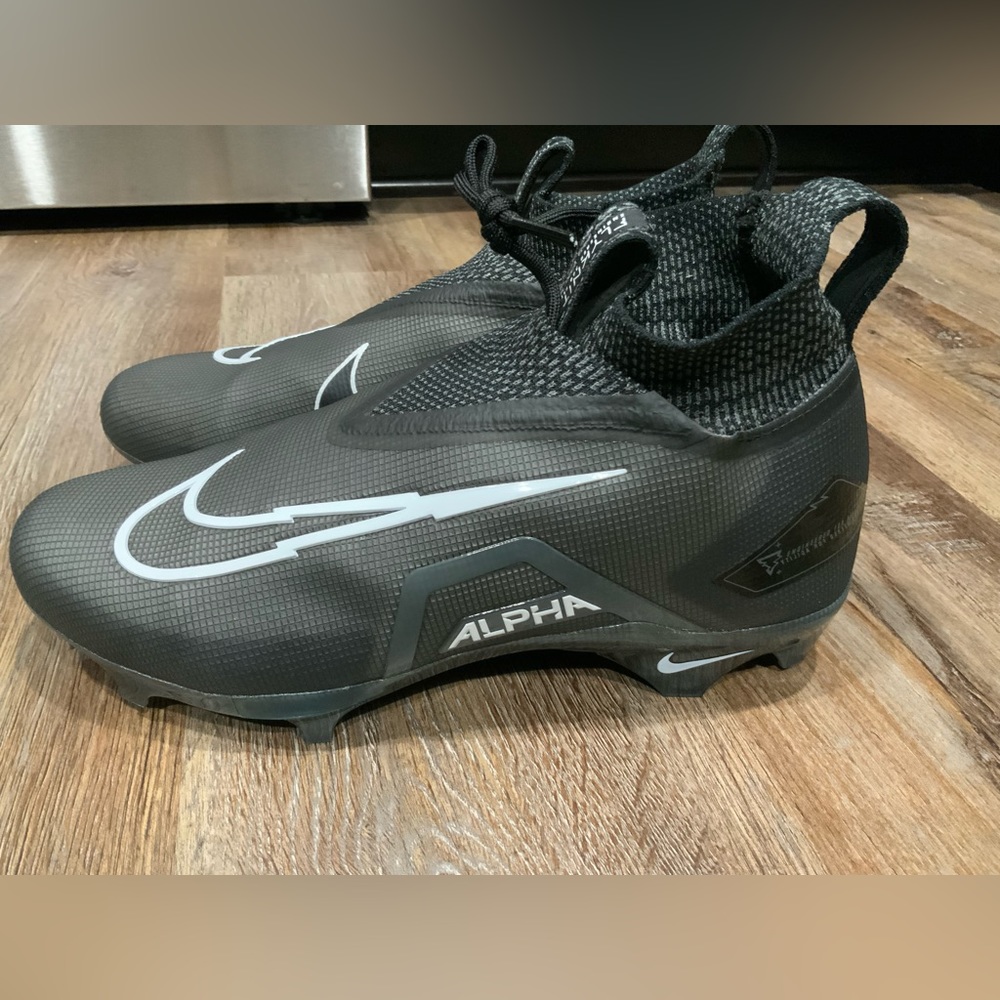 NEW Nike Alpha Menace Elite 3 Black Football Cleats CT6648-010 Mens Size 9